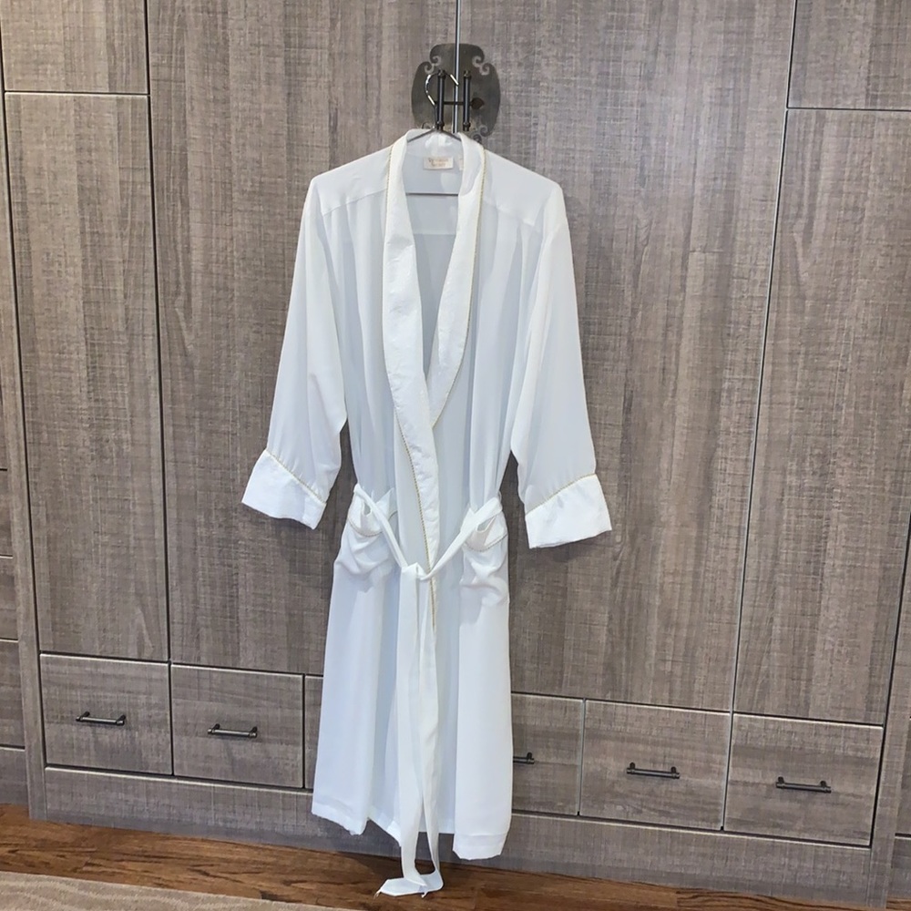 Victoria's Secret Vintage Robe With Gold Robe Trim - Picture 4 of 14